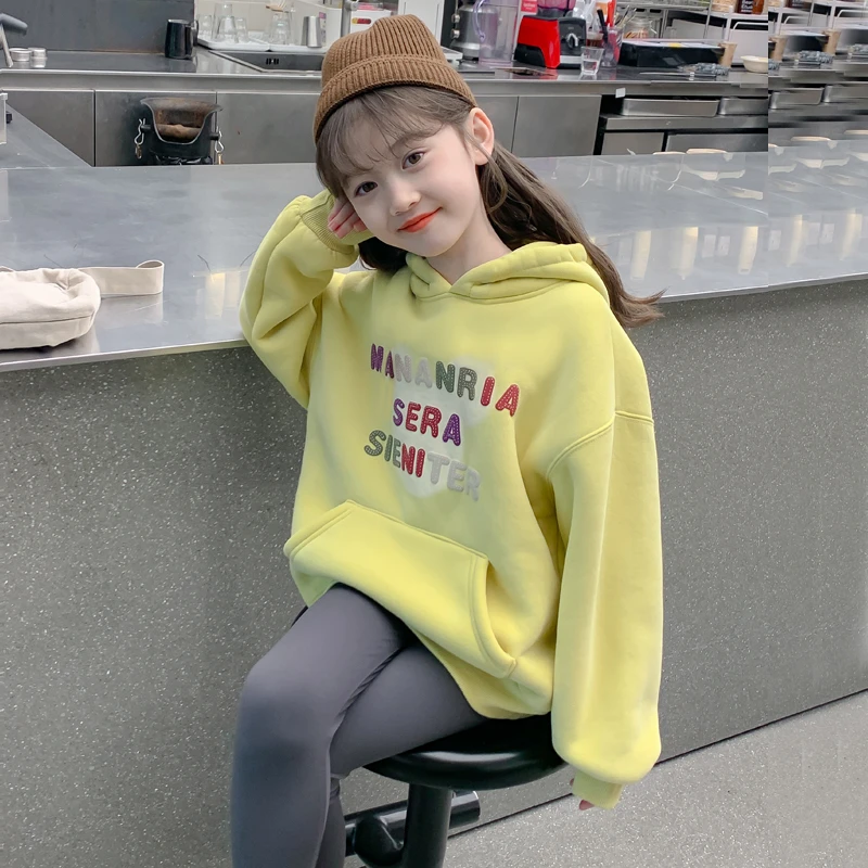 女童秋装卫衣2025新款儿童洋气女孩秋冬加绒加厚连帽彩色字母上衣