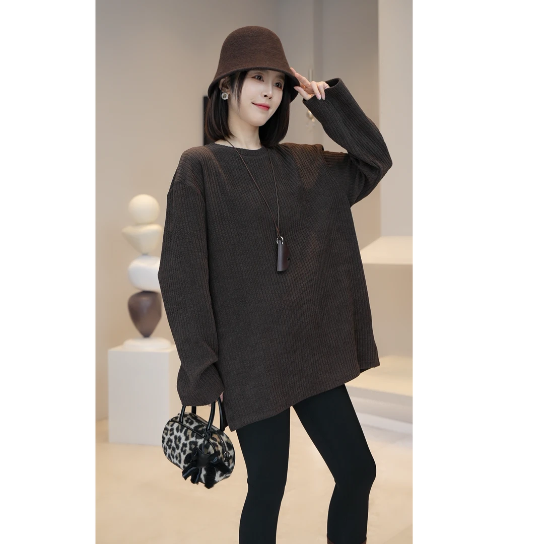 现货【YUE YUE】中长款圆领开叉绒面秋冬大码打底衫W751