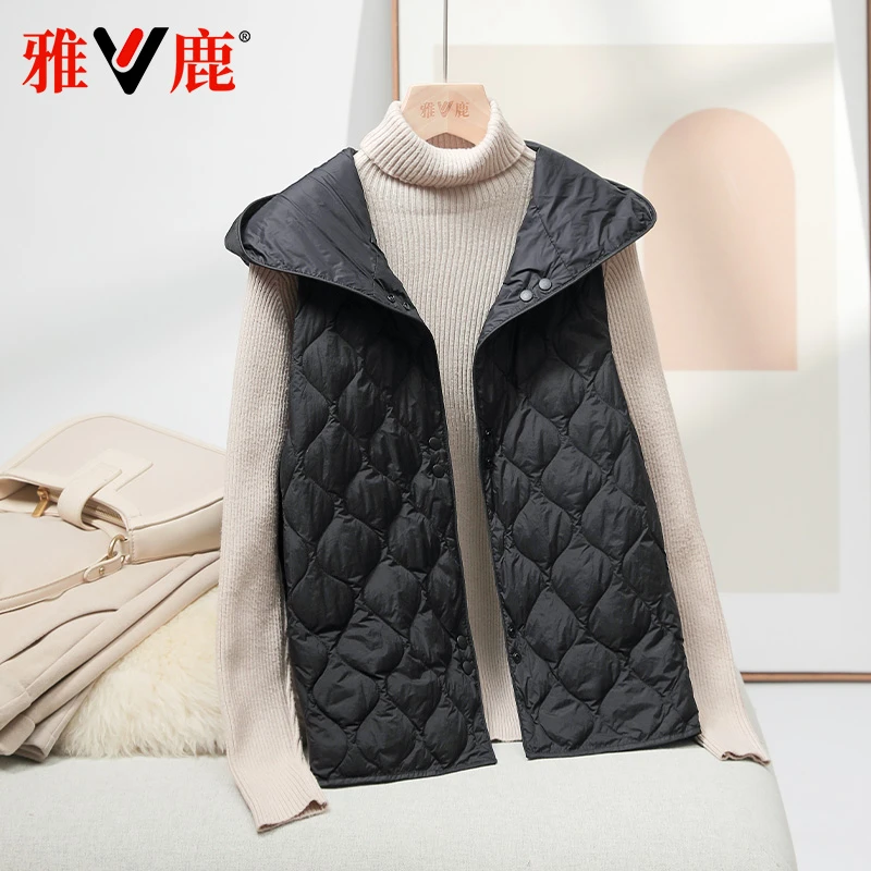 雅鹿2025新款轻薄羽绒连帽马甲女士短款休闲时尚百搭保暖潮流外套