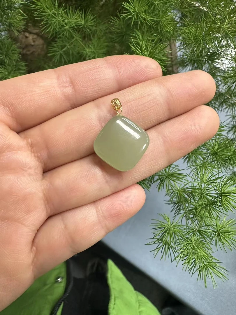 天然和田玉18k金镶蜂蜜水小方糖