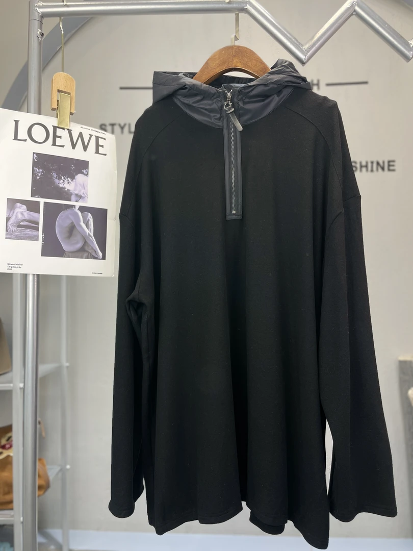 君家拼帽纯色设计打底衫