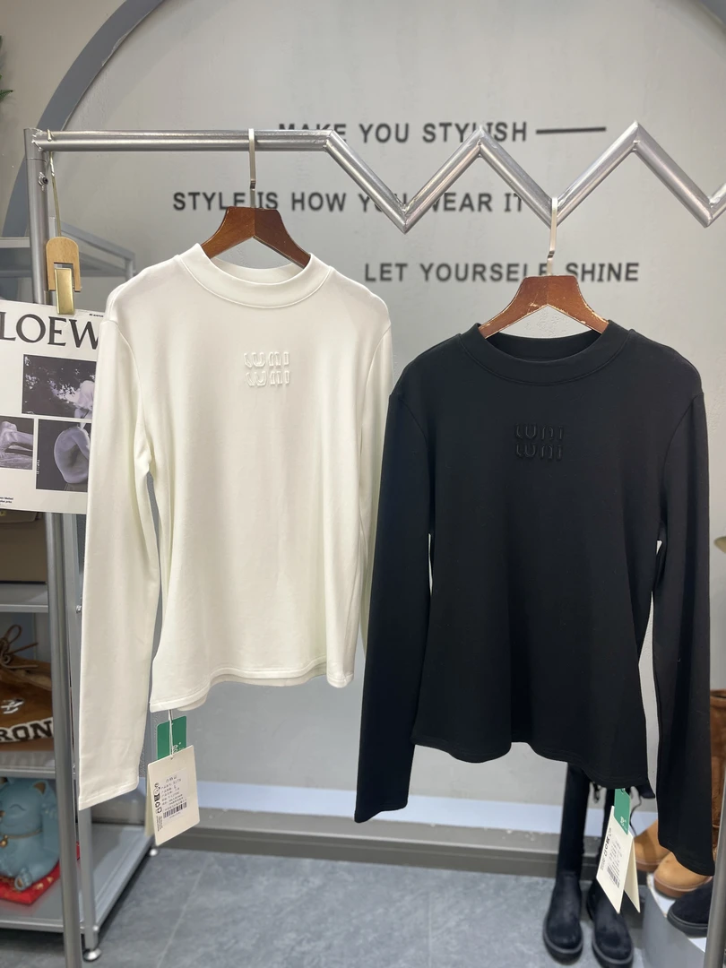 君家双色字母纯色打底衫