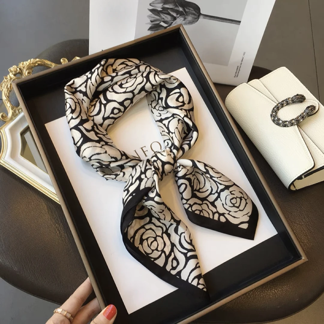 桑蚕丝单面黑白简约山茶花68方巾女士真丝丝巾围巾防晒外搭C047