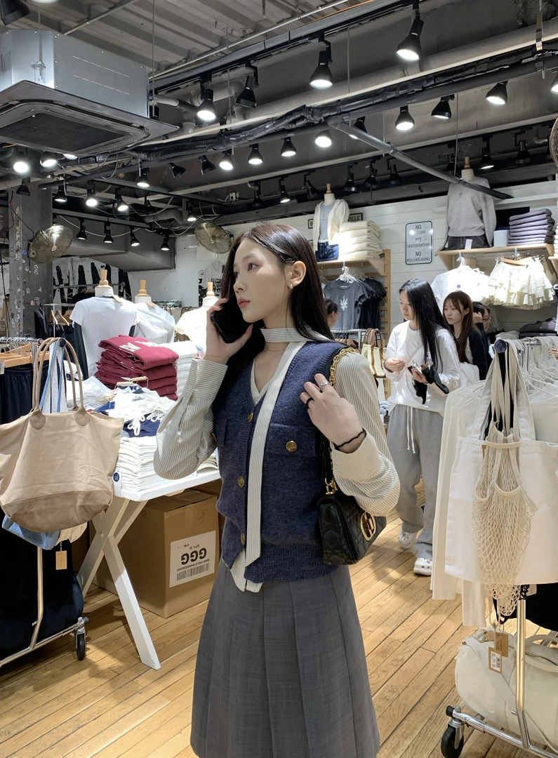 70不是七十【首尔艺术生】秋冬韩版毛织V领开衫马甲条纹长袖套装