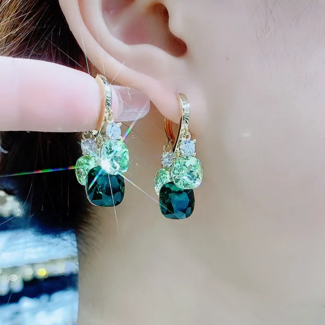 铜合金耳饰 82新款绿色短款耳扣耳环时尚气质轻奢百搭精致个性