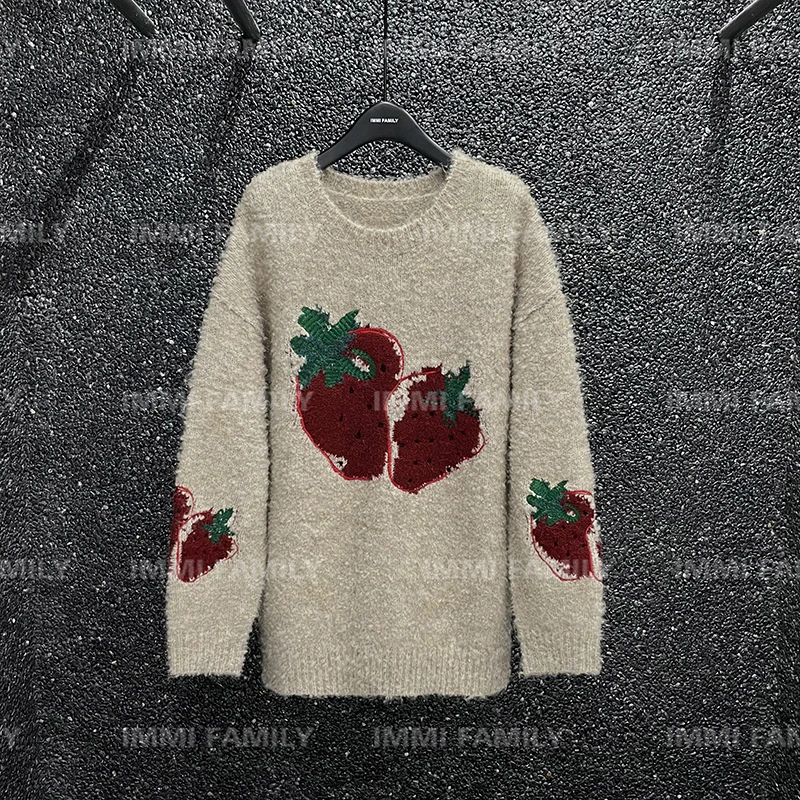 “甜心草莓”2023秋冬新款慵懒风撞色刺绣圆领宽松保暖卡通套头毛衣