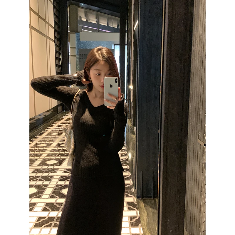 【财阀千金】RARE ME 23秋冬慵懒百搭V领纸片人开叉袖针织打底衫女