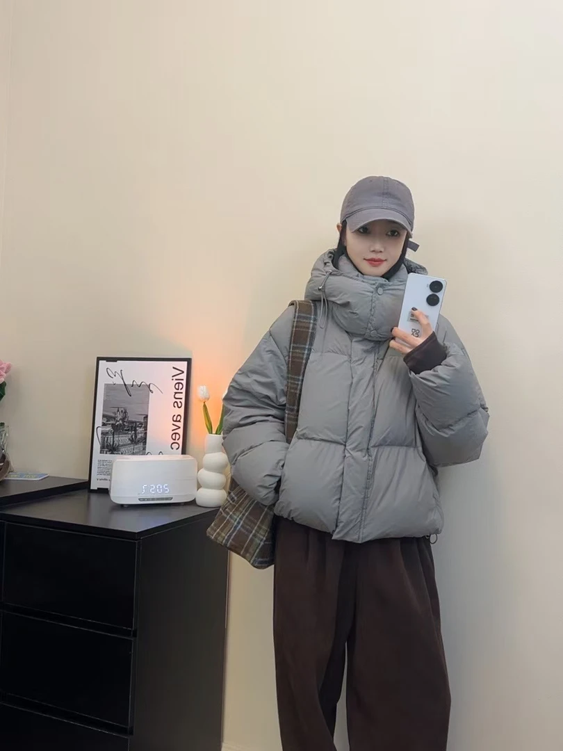 2024年新款气质韩版大朵白鸭绒羽绒服女士连帽保暖冬季短款时尚