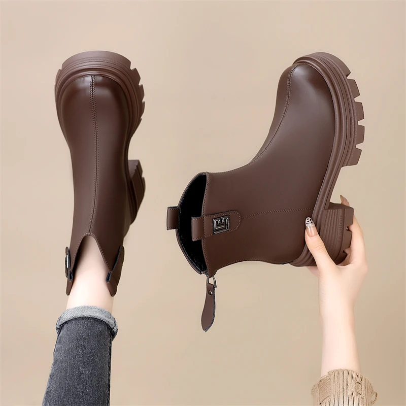 超火粗跟瘦瘦烟筒靴女2025秋冬新款英伦时尚增高显脚小切尔西短靴