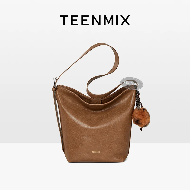 天美意女包2025新款雅丹风牛皮水桶包简约大容量单肩包复古斜挎包