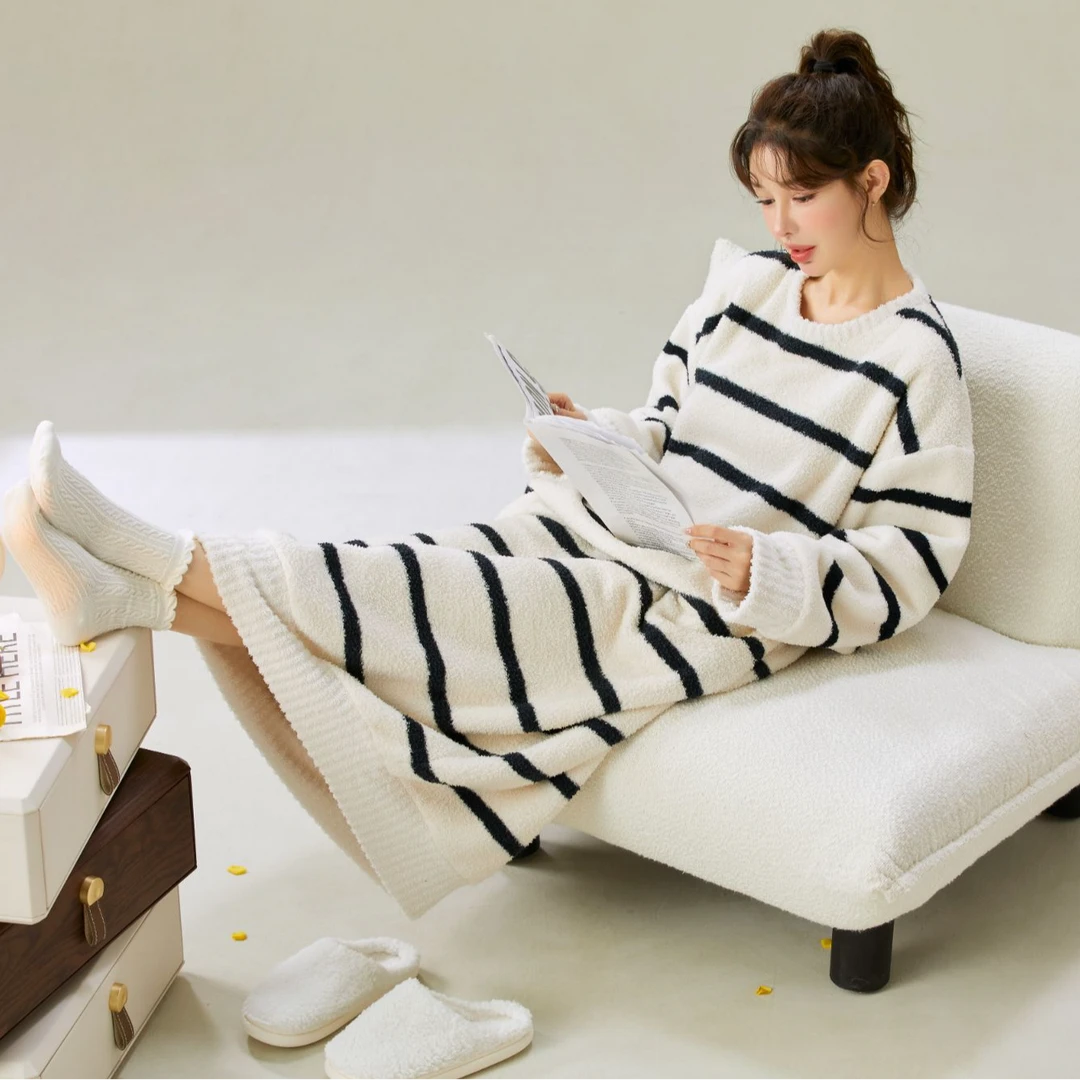 XY501秋冬季长袖大码休闲女士宽松中长款条纹保暖圆领时尚睡裙