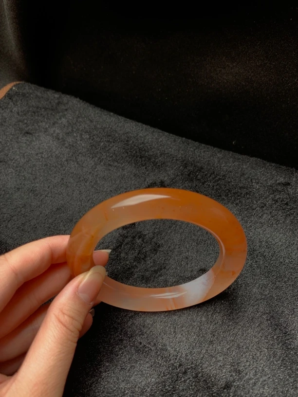 62圈口南红玛瑙圆条飘花手镯#货号