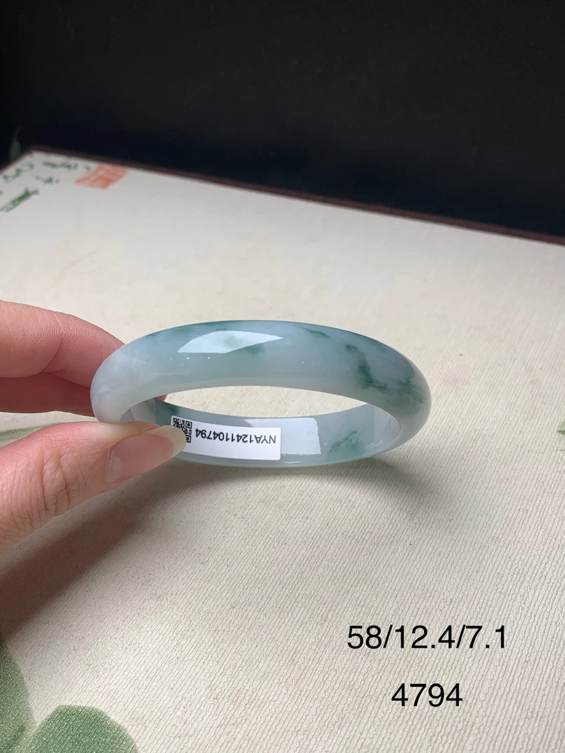 57.8圈口飘蓝花细糯贵妃天然缅甸翡翠手镯#货号4794