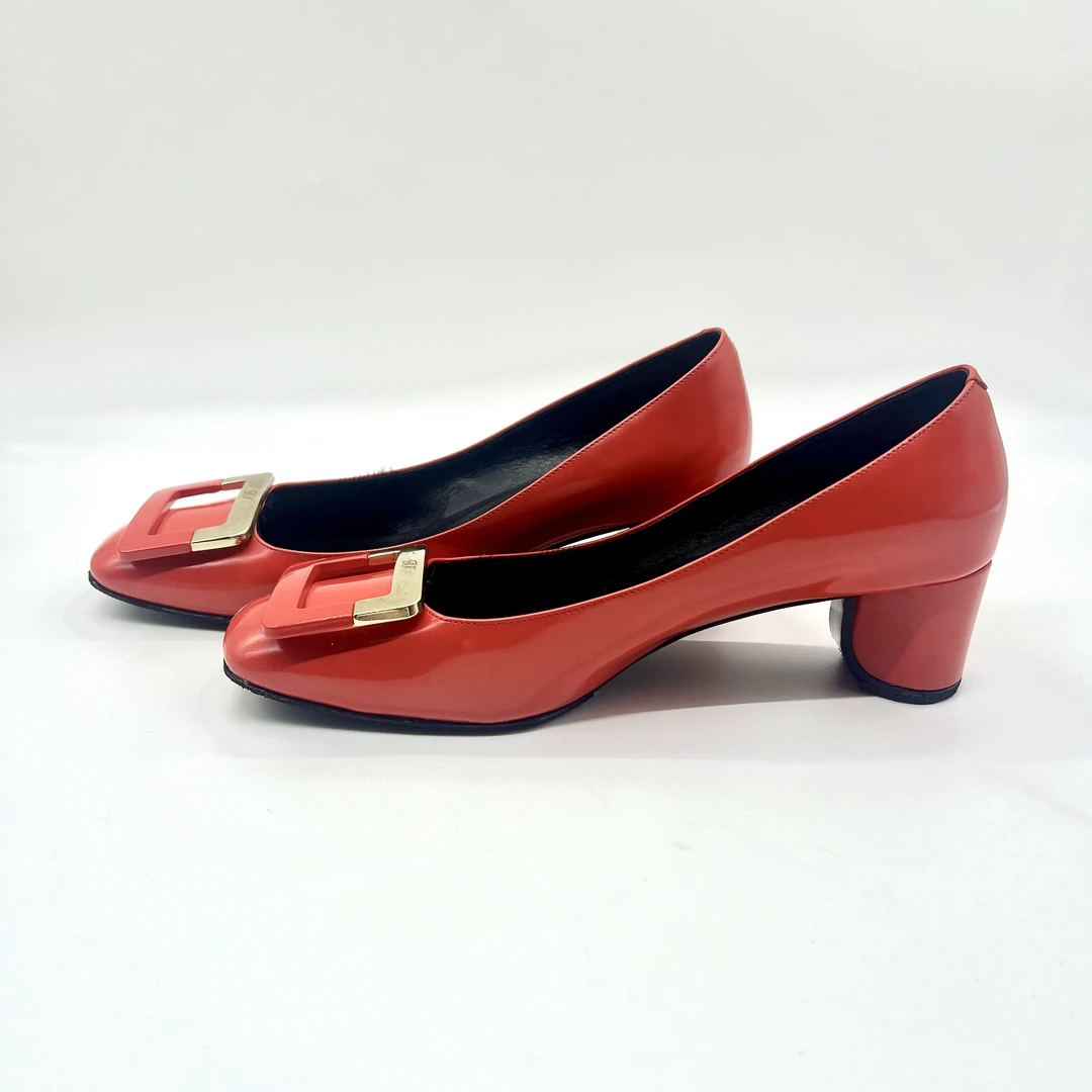 Roger Vivier/RV/红色金属扣高跟鞋女士/37码/非全新