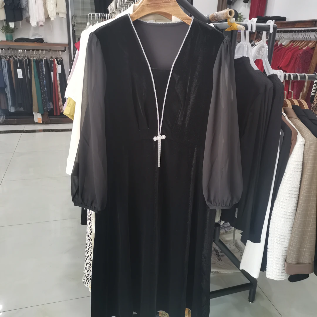 2023成龙服饰秋季新款时尚洋气金丝绒连衣裙