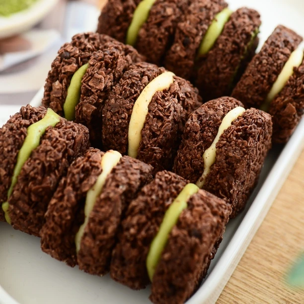 巧克力燕麦脆吨吨香气浓郁甜度低口感扎实有饱腹感纯可可脂脆墩墩