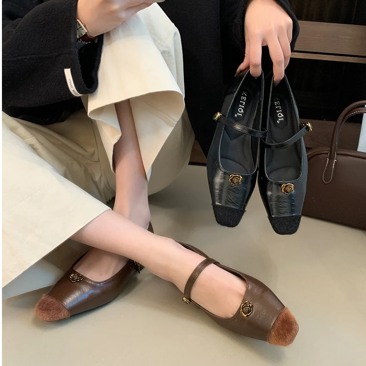复古金属装饰通勤鞋2024年秋季新款拼接方头一字扣带晚风气质单鞋