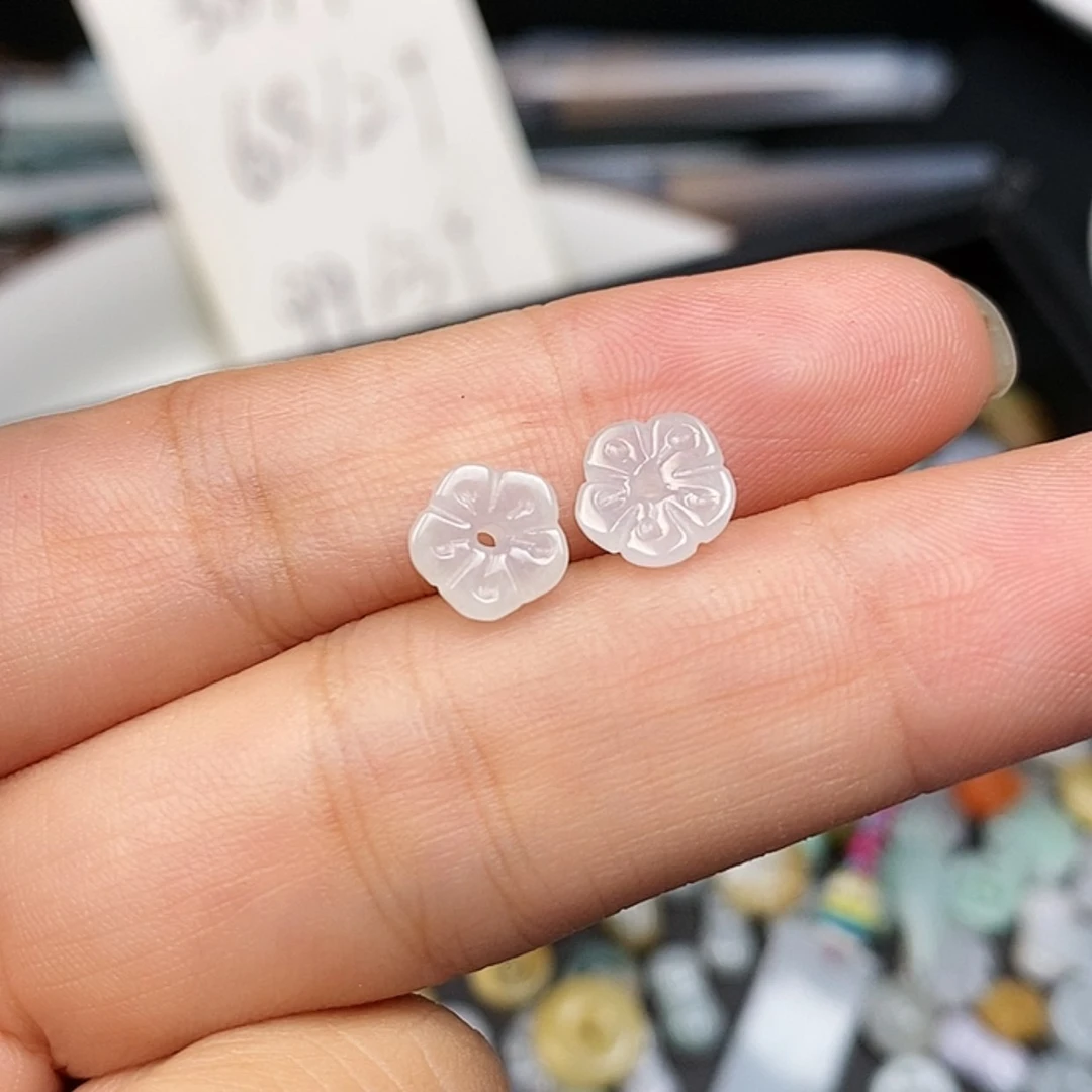 【闪购商品】翡翠颈饰未镶嵌梅花