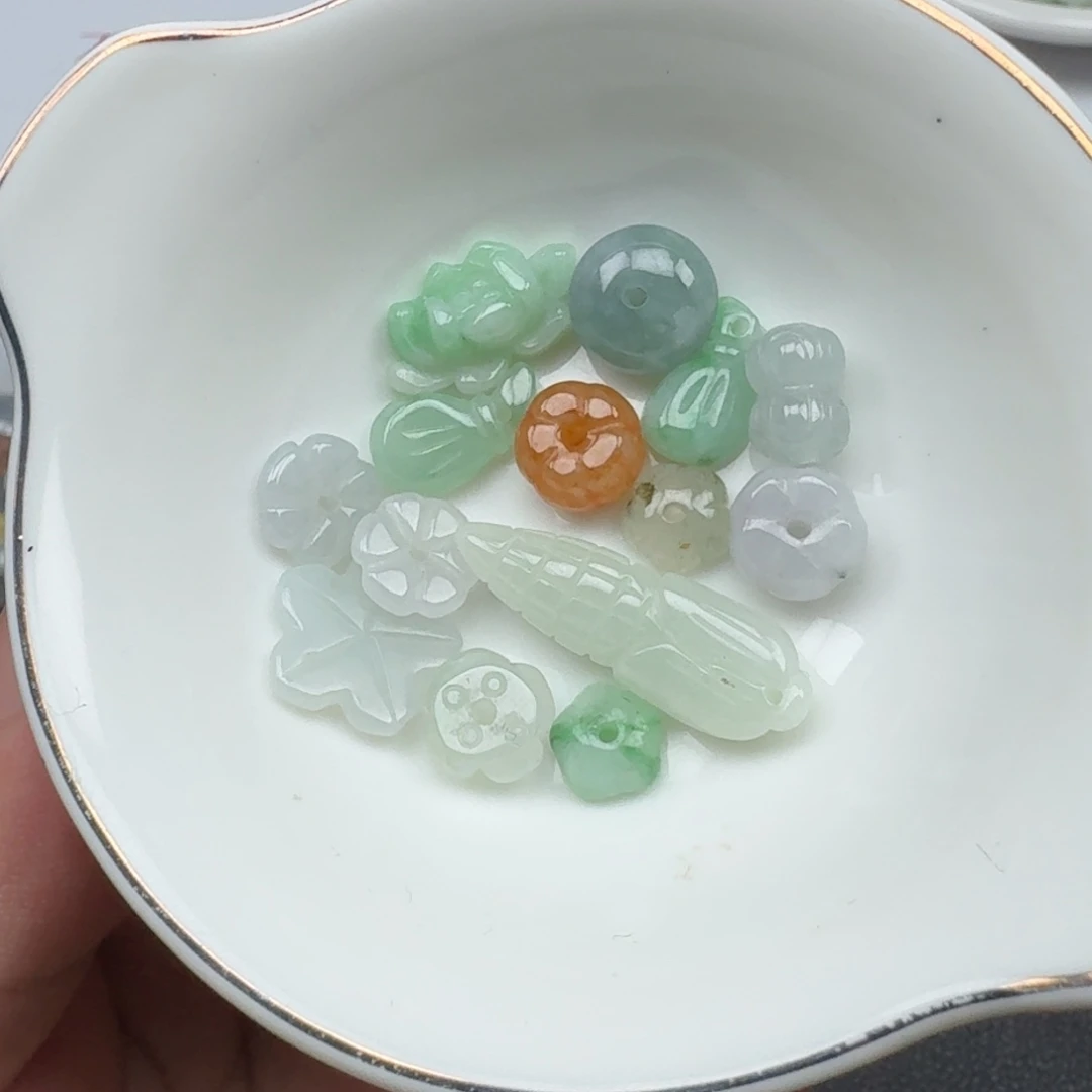 翡翠颈饰未镶嵌翡翠48