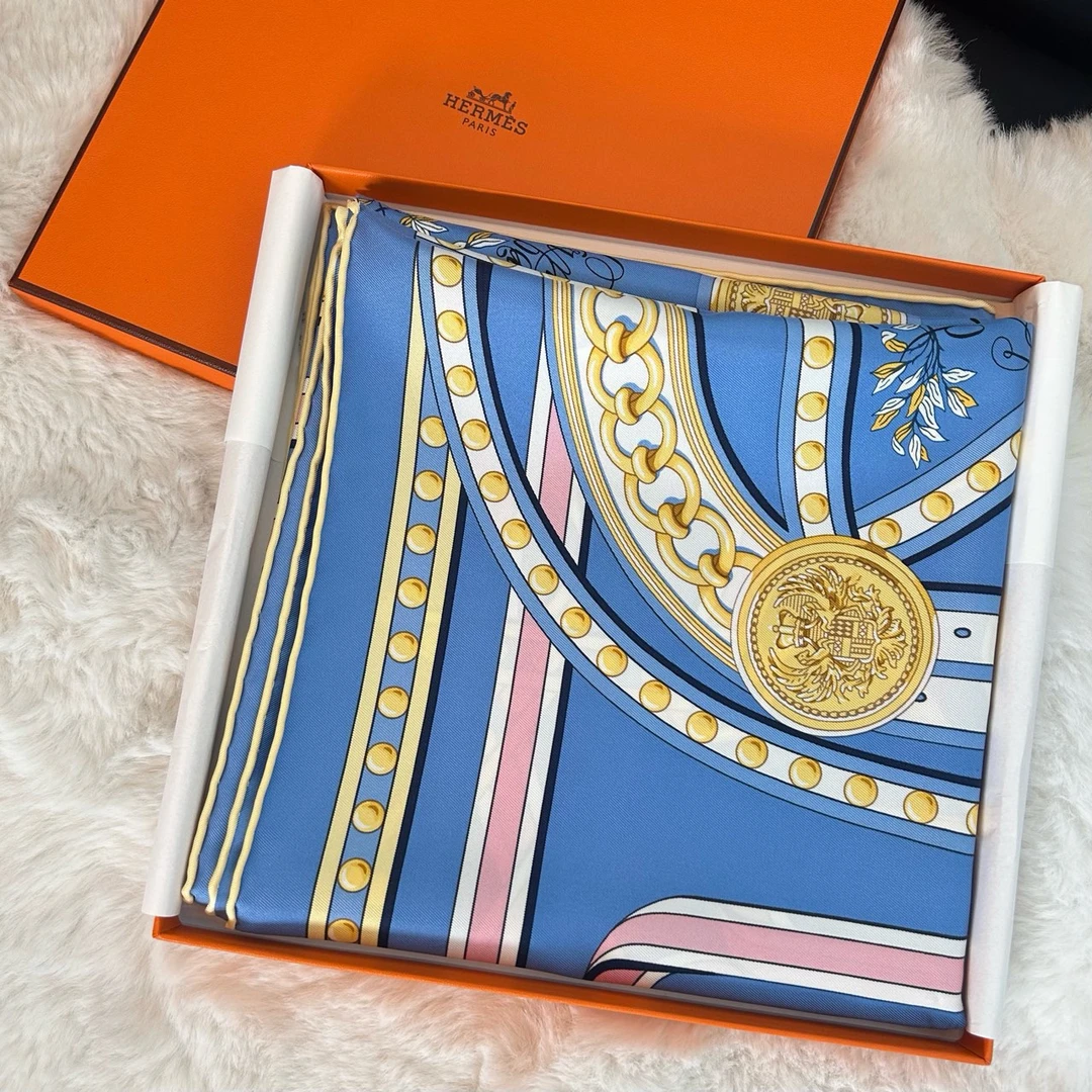 全新未使用 Hermes/爱马仕 蓝色金币丝巾90✖️90cm