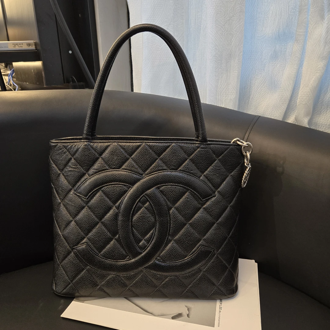 95新 Chanel/香奈儿 黑色荔枝纹希尔顿银币单肩包