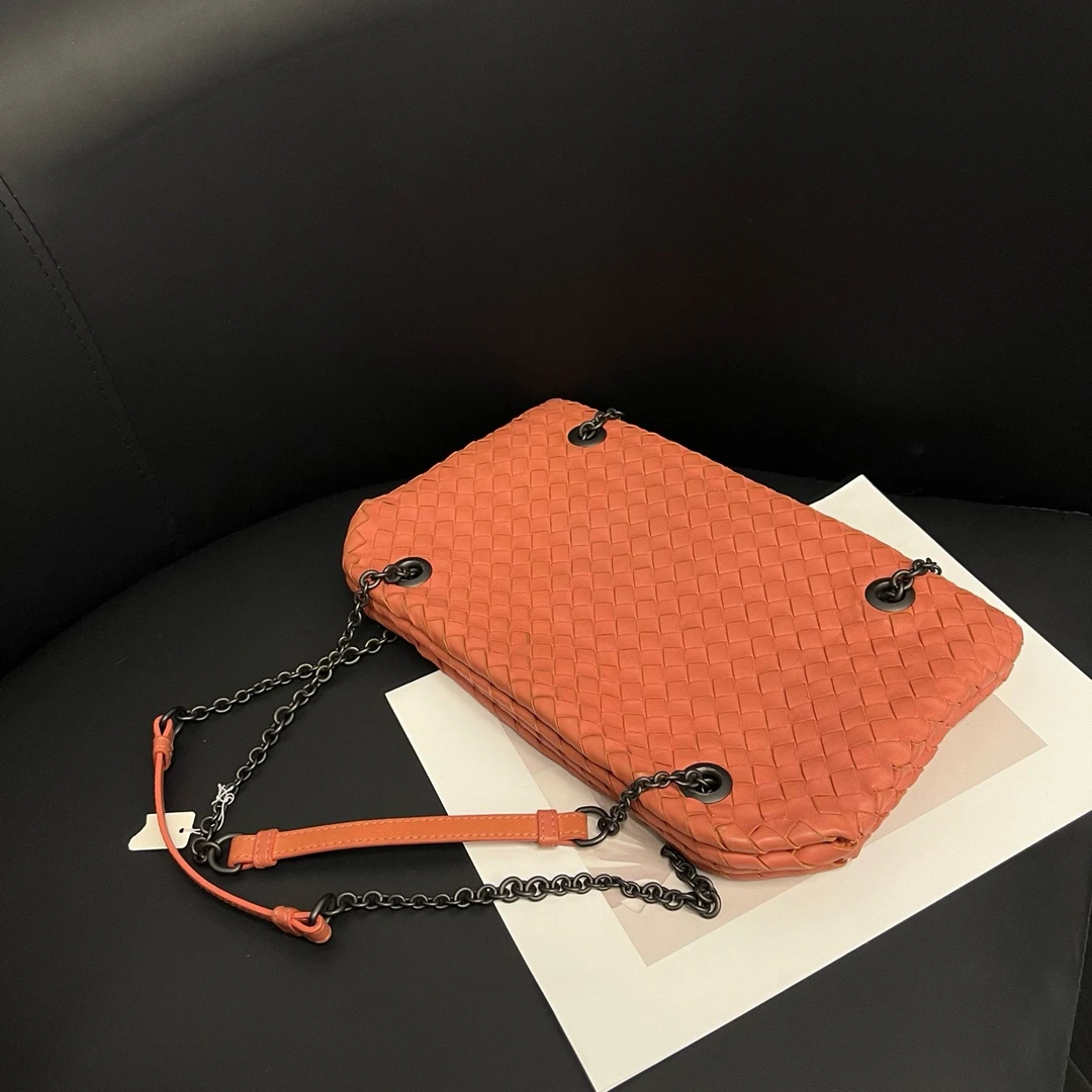 95新 BOTTEGA VENETA/葆蝶家 西瓜红编织链条单肩斜挎包