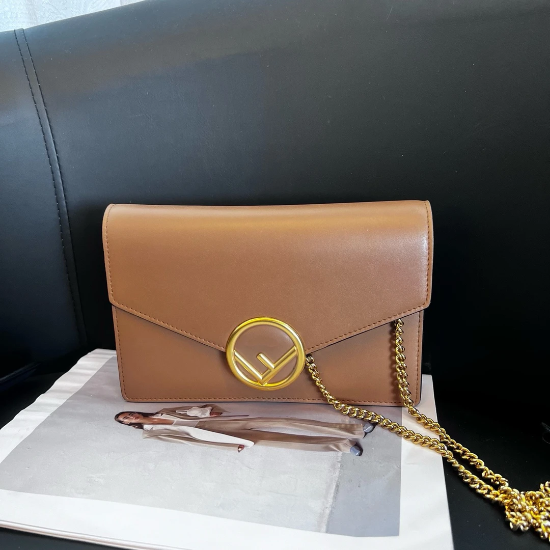 99新 FENDI/芬迪 奶茶色信封woc链条单肩斜挎包