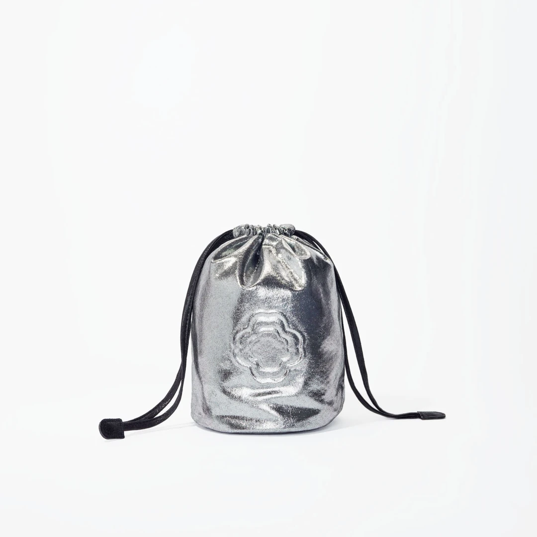 maje四叶草银色抽绳收纳袋
