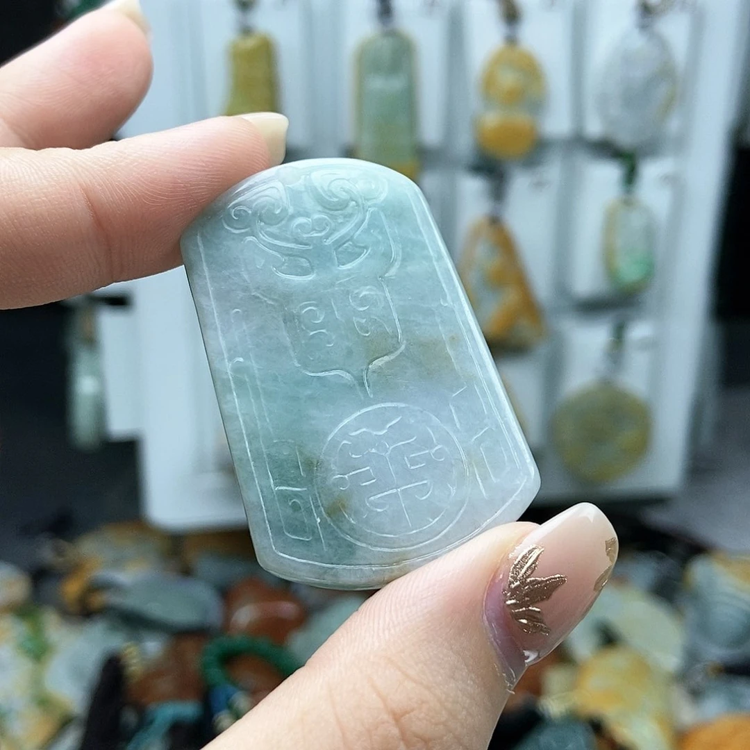 翡翠颈饰未镶嵌翡翠