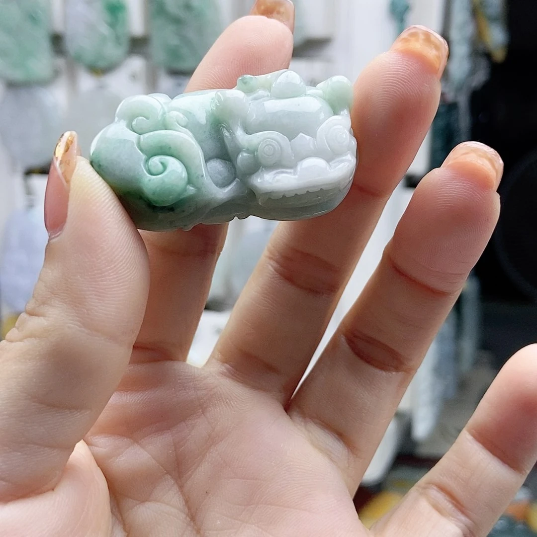 翡翠挂件未镶嵌翡翠