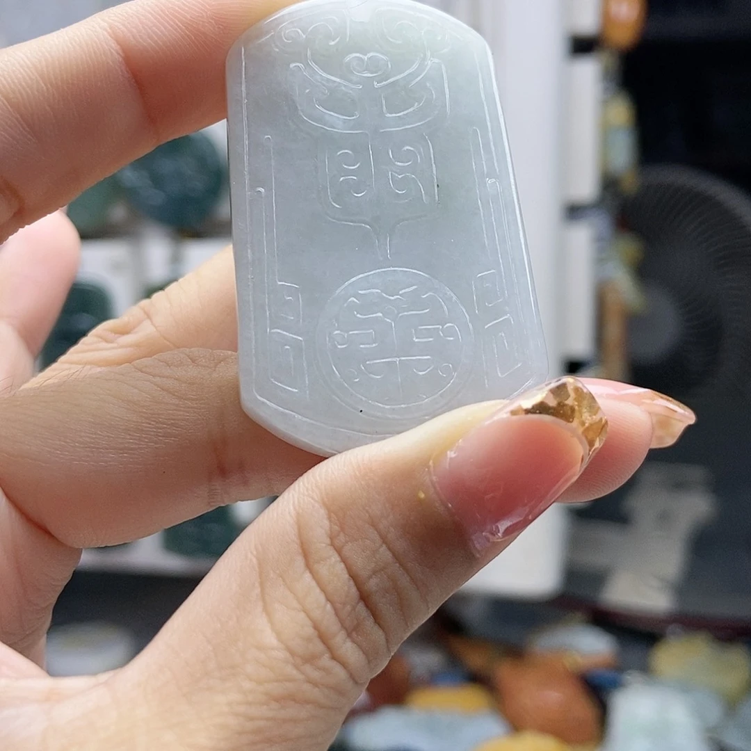翡翠挂件未镶嵌翡翠