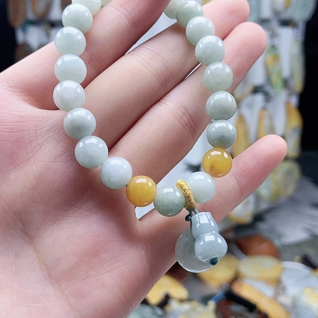 翡翠挂件未镶嵌翡翠