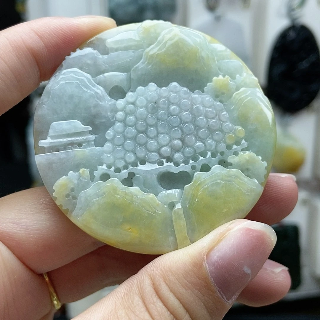 翡翠挂件未镶嵌翡翠