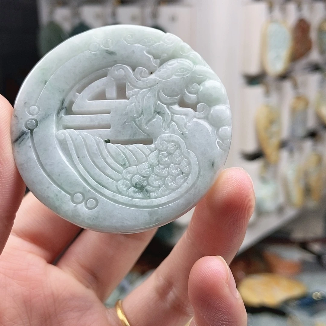 翡翠挂件未镶嵌翡翠