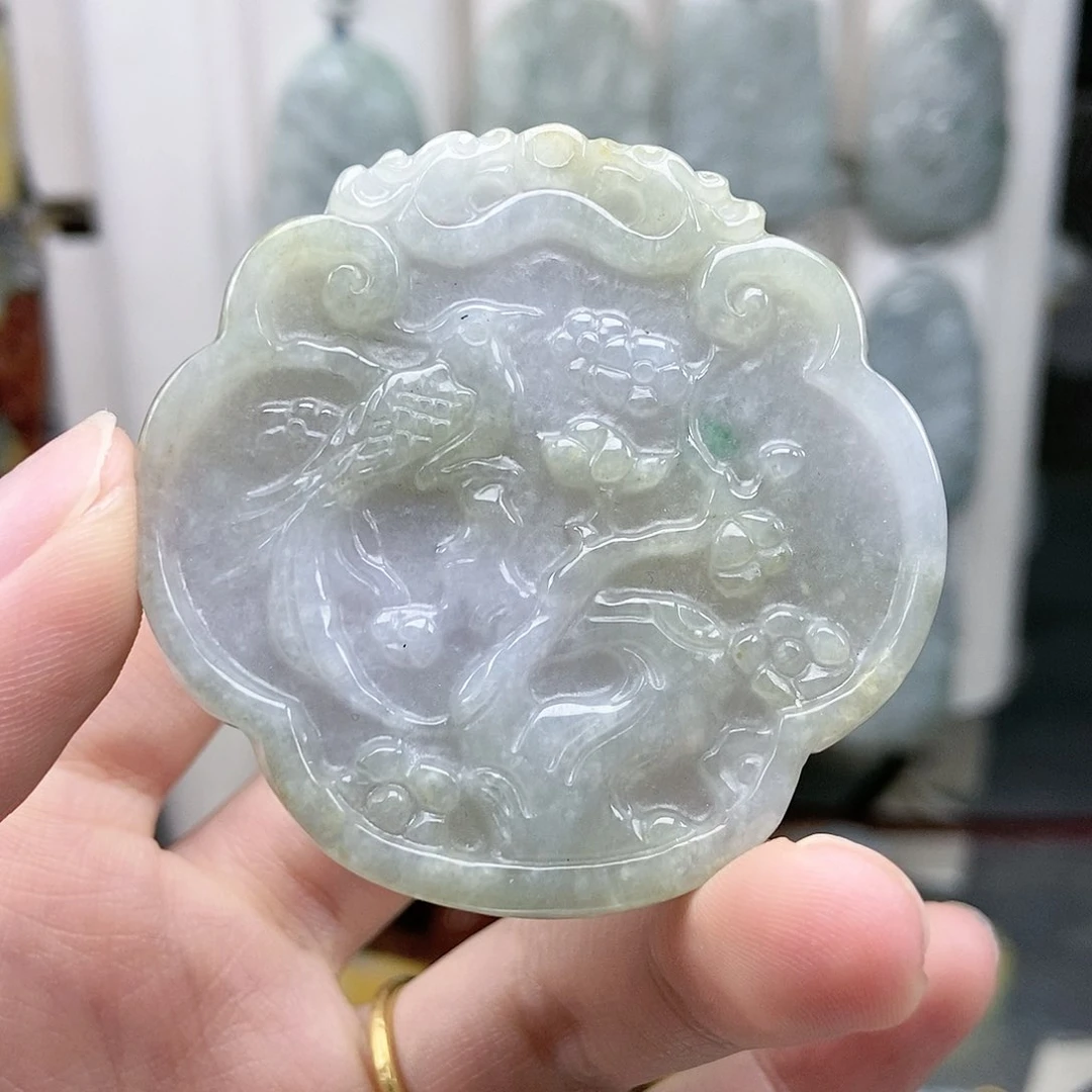 翡翠挂件未镶嵌翡翠