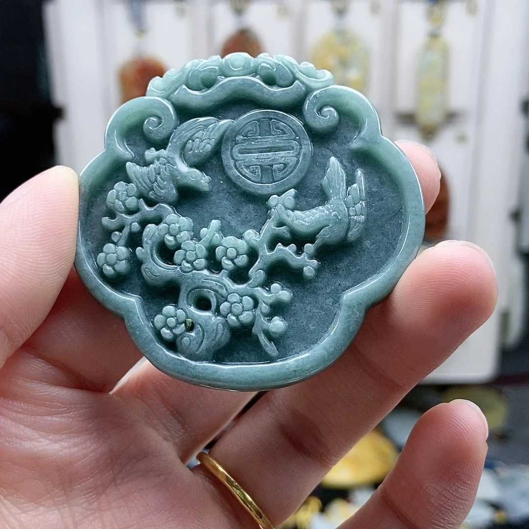 翡翠挂件未镶嵌翡翠