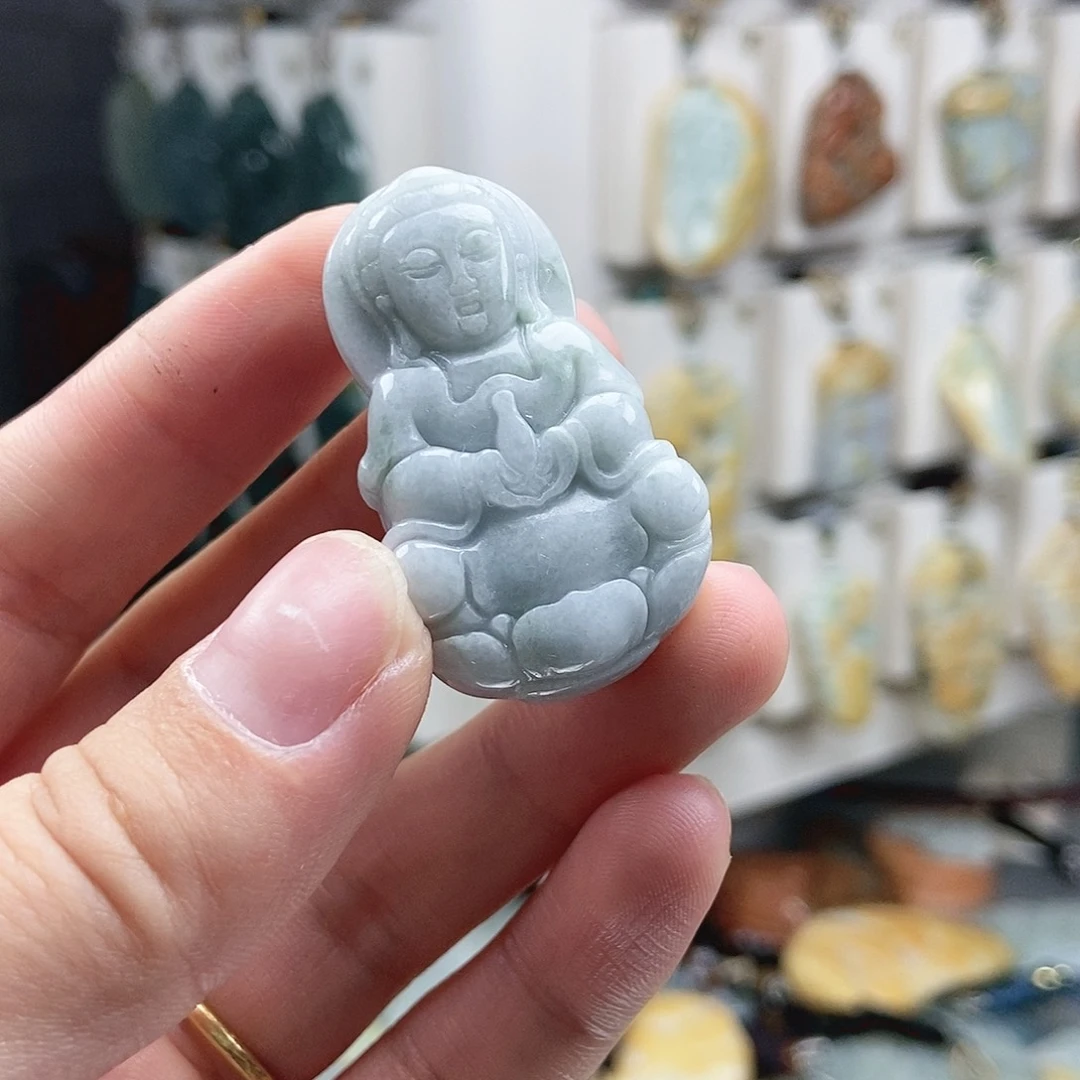 翡翠挂件未镶嵌翡翠