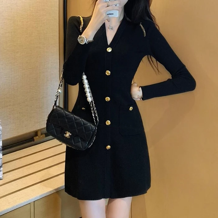 春秋微胖mm轻奢高级小香风长袖时尚设计感V领遮肚显瘦针织连衣裙