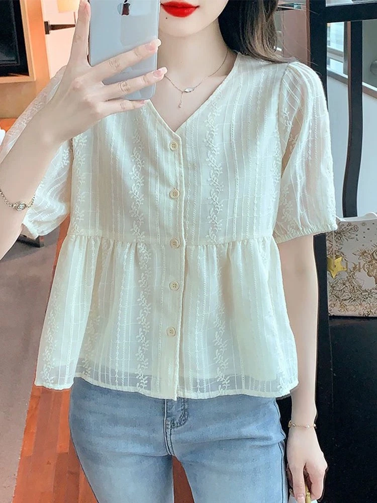 韩系小心机刺绣衬衫上衣夏季新款女装v领短袖大码显瘦洋气开衫女