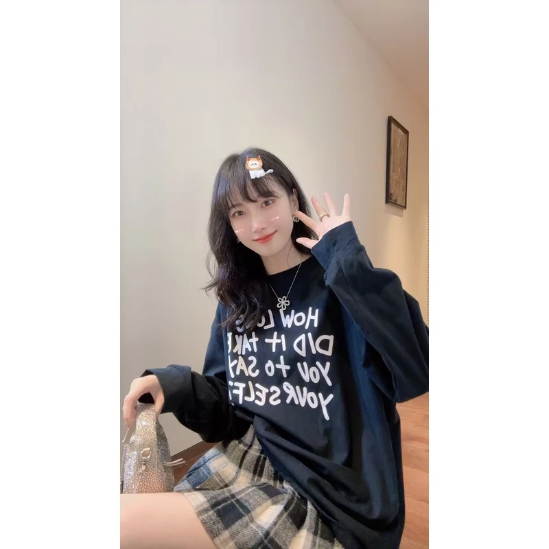 【张静芝】简约涂鸦字母洋气时髦黑色秋冬新品长袖T恤