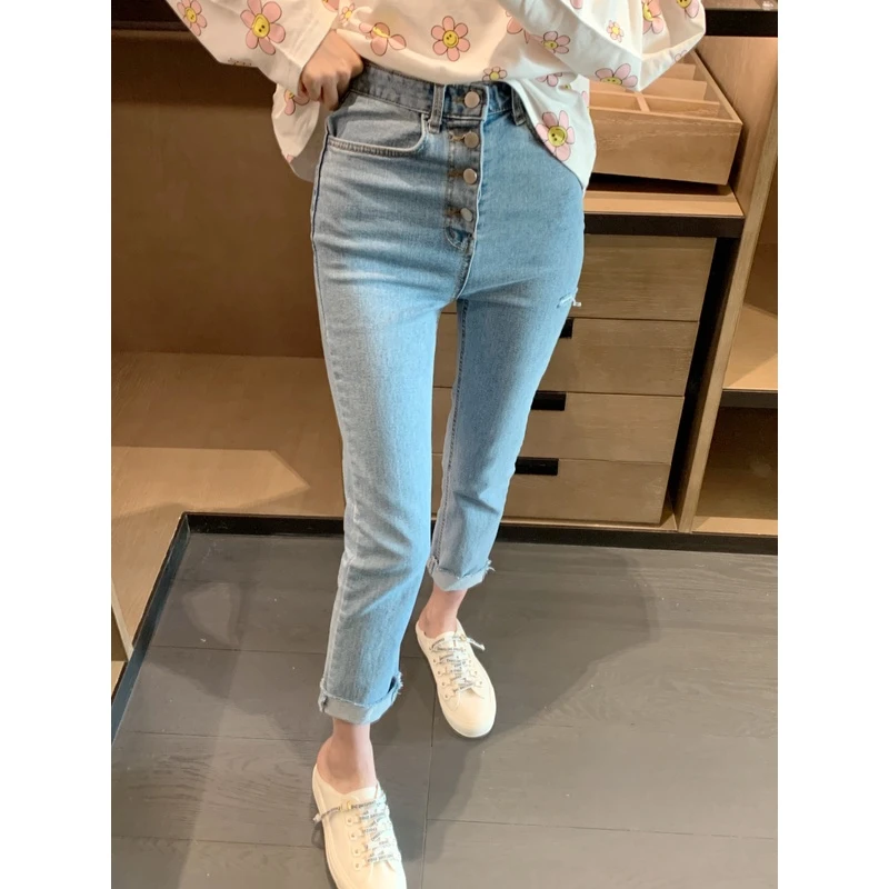 ◆张静芝 四粒扣浅蓝毛边显瘦牛仔小脚裤