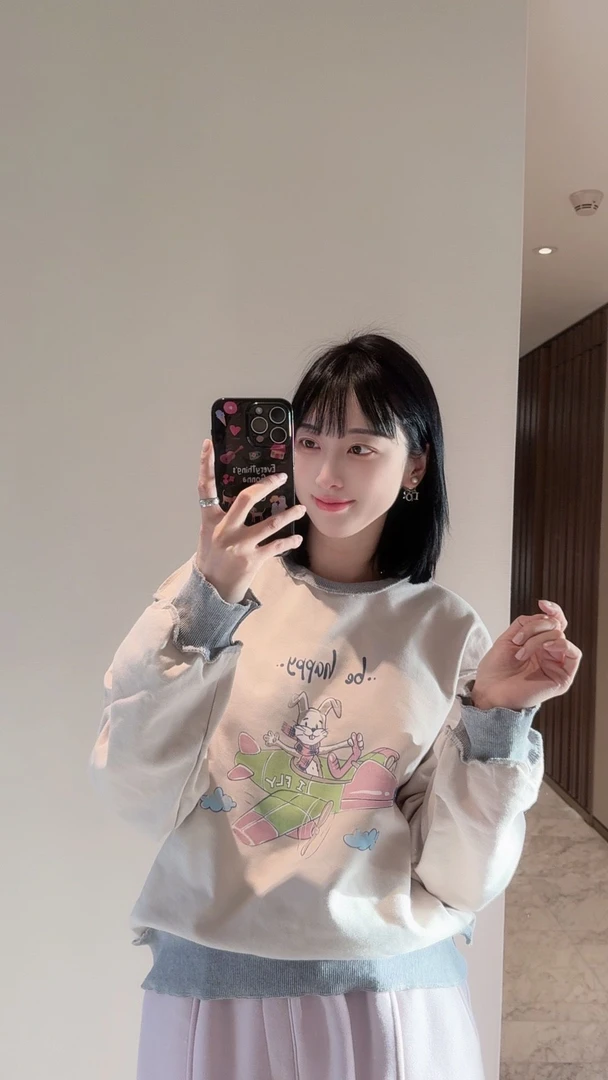 【张静芝】卡通兔子印花外缝线撞色卫衣