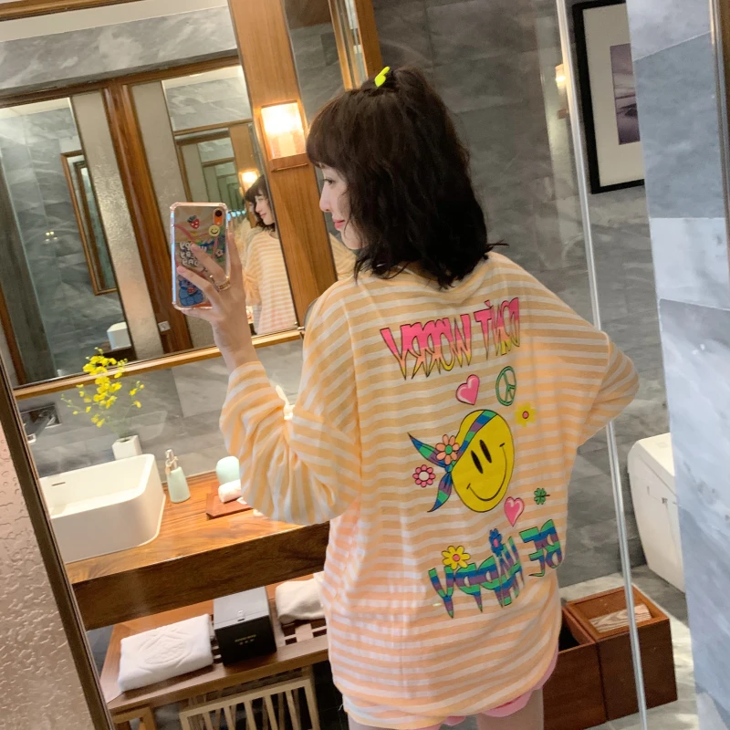 张静芝  可爱带丝巾笑脸印花橘色条纹轻薄长袖防晒T恤