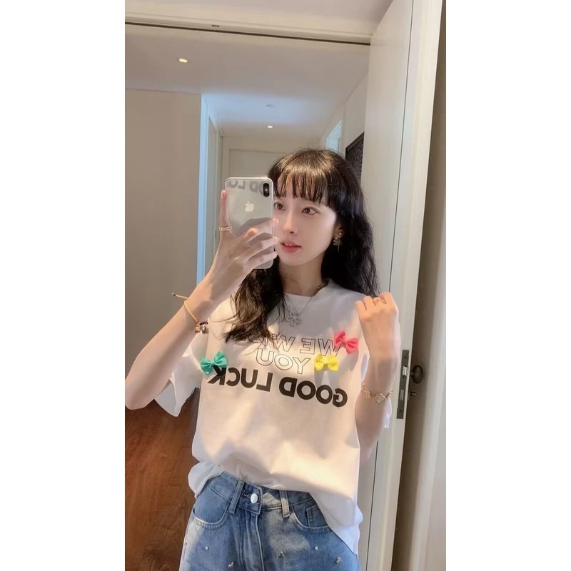 【张静芝】彩蝴蝶结字母印花短袖T恤