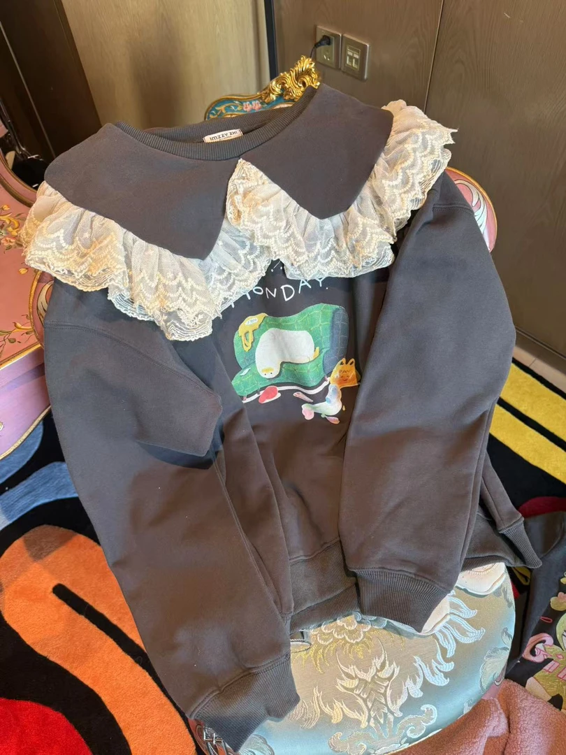 【张静芝】蕾丝拼接娃娃领卡通印花加绒卫衣