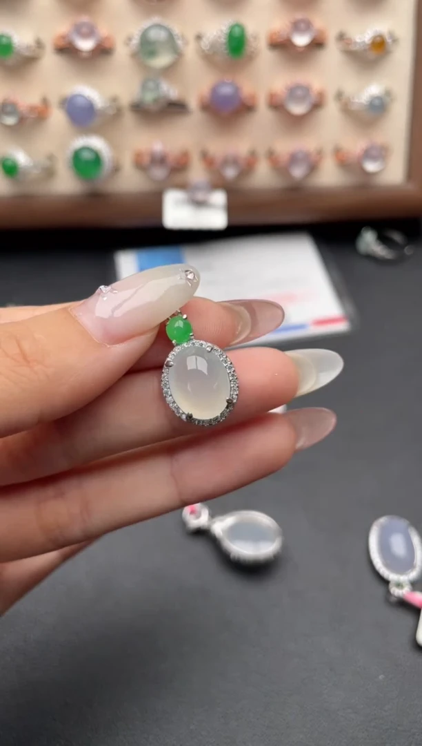 【闪购商品】翡翠吊坠(赠链)银S925镶嵌一物一证一礼盒