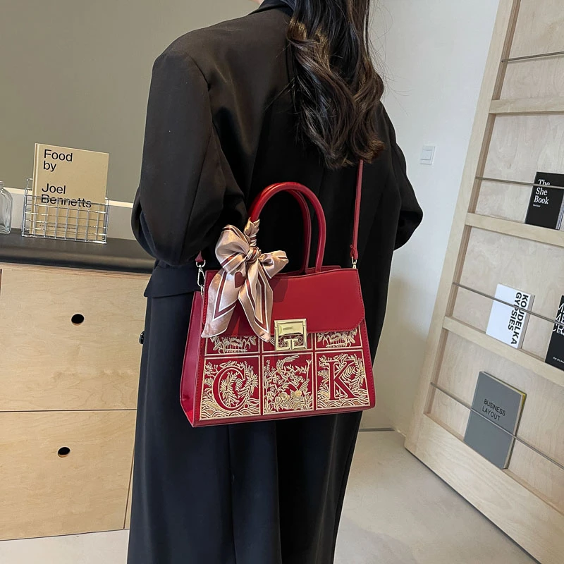 【送丝巾】轻奢大容量红色新娘结婚手提包女时尚刺绣新婚礼物斜挎包