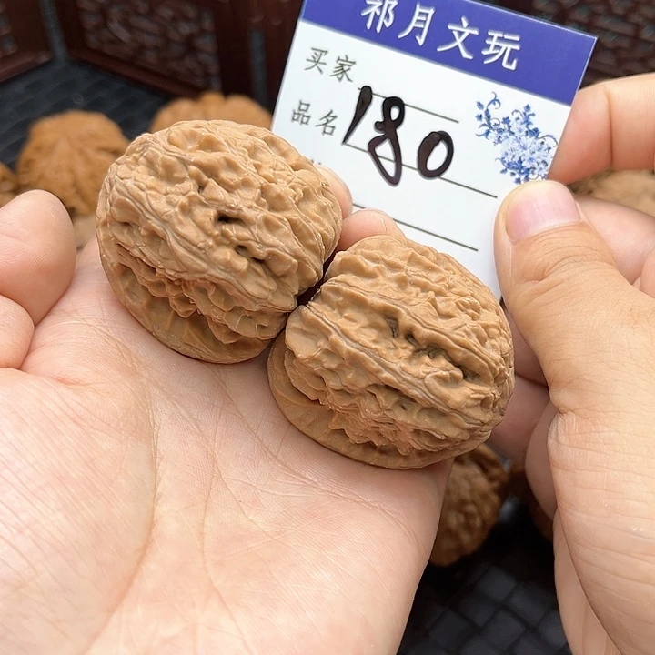 文玩核桃把件三角白全品40