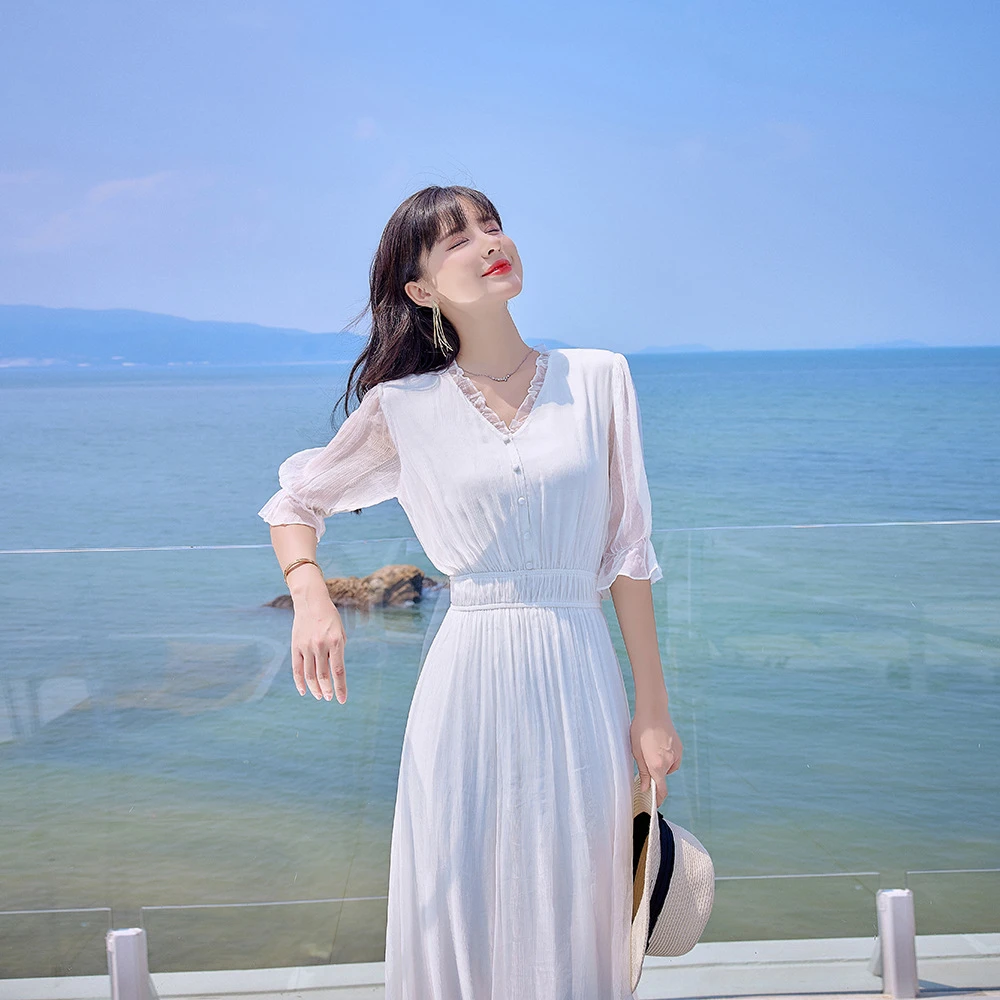 白色真丝连衣裙女2025夏时尚修身显瘦气质V领纯色木耳边仙气裙子