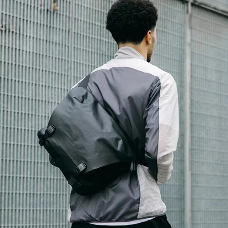 一包难求Granville 10无标同款经典纯色大容量翻盖男女单肩斜挎包